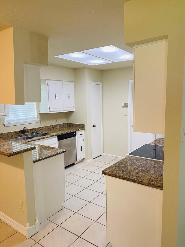Photo - 410 Merrymount Ct