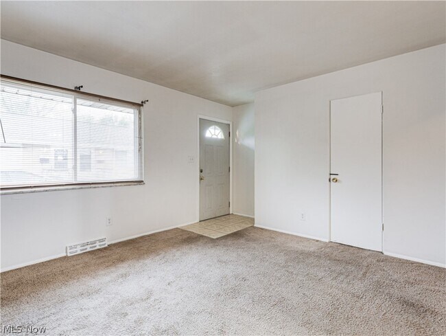 Photo - 190 Kenwood Ave