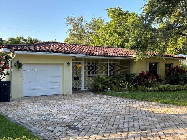 Building Photo - 5951 SW 84th St Rental