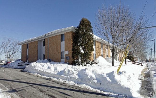 Courtyard Apartments - Mano Realty