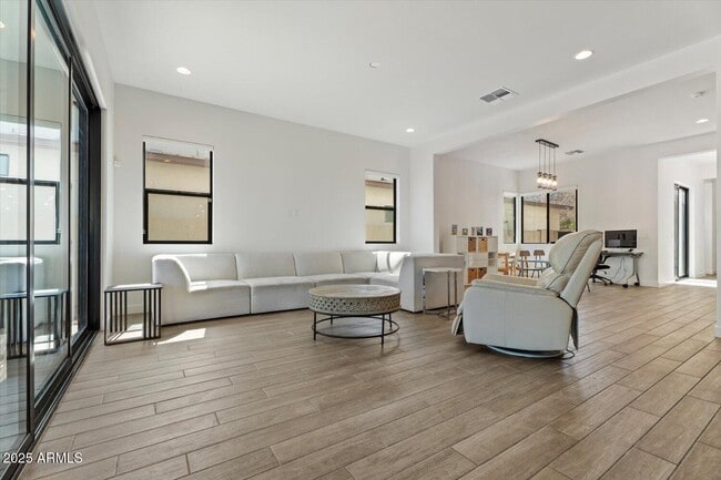 Photo - 816 E Monte Wy