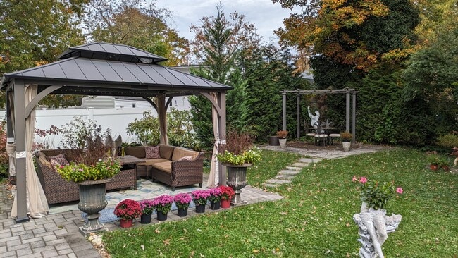 Photo - 725 Webster Pl