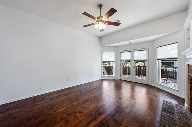 7203 Desert Rose Cove