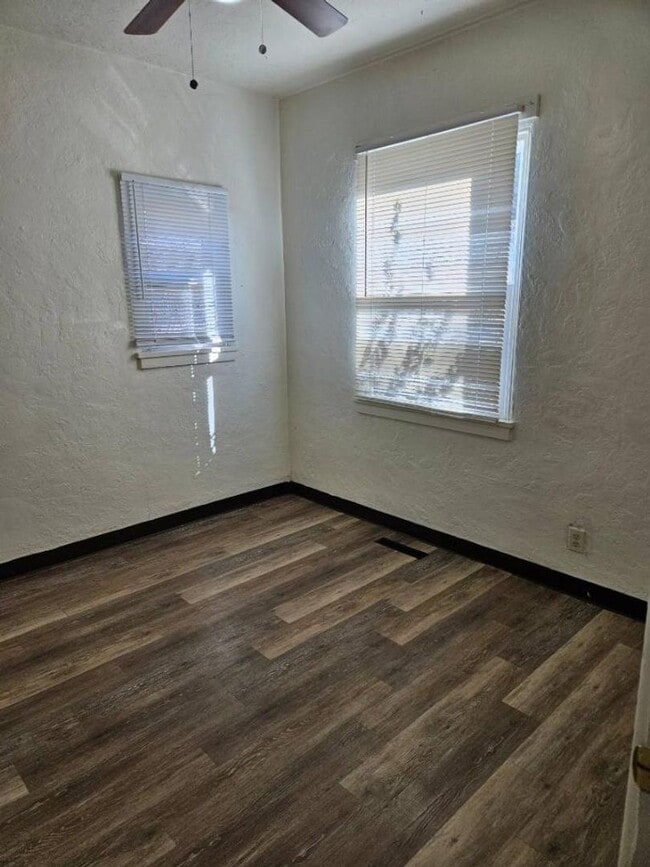 Photo - Fantastic 2 bedroom house avail NOW