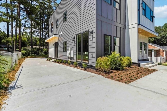 Photo - 1554 Columbia Cir