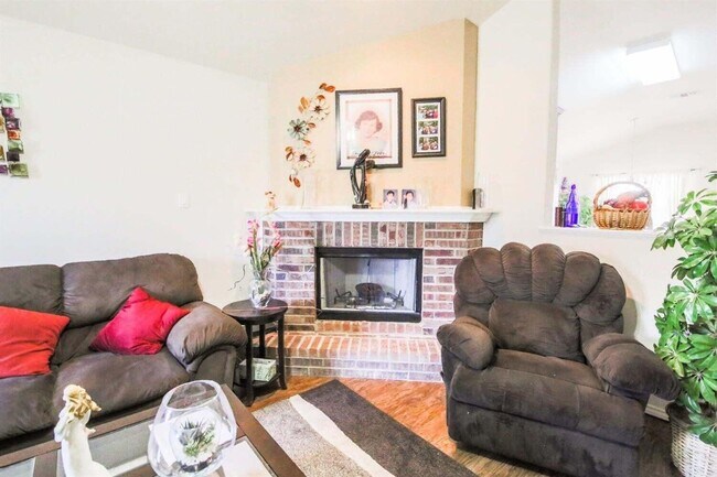 Photo - 931 Xavier St