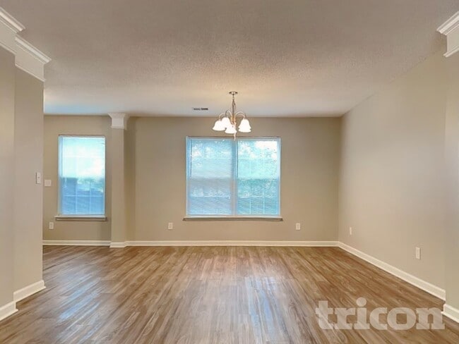 Photo - 121 Eagle Pointe Dr