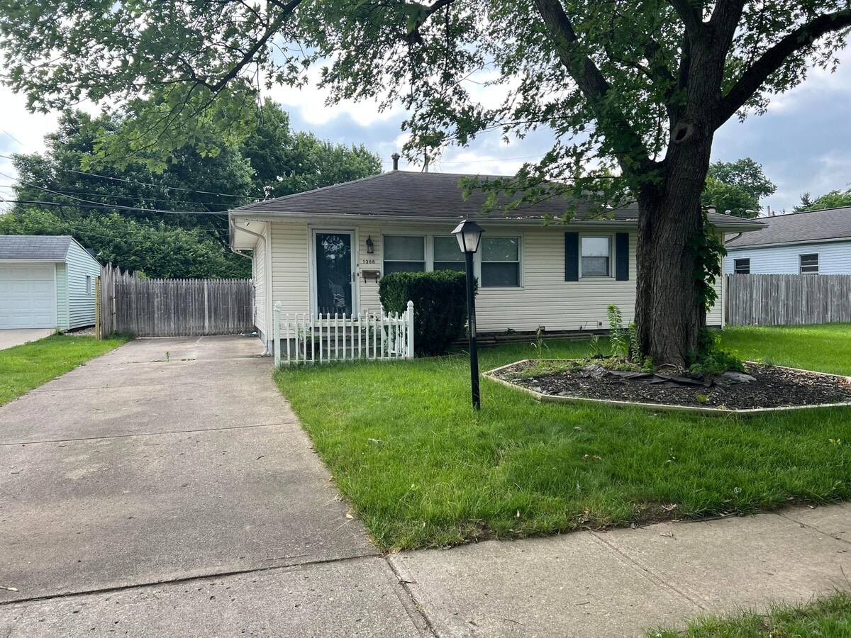 Photo - 1388 Maetzel Dr