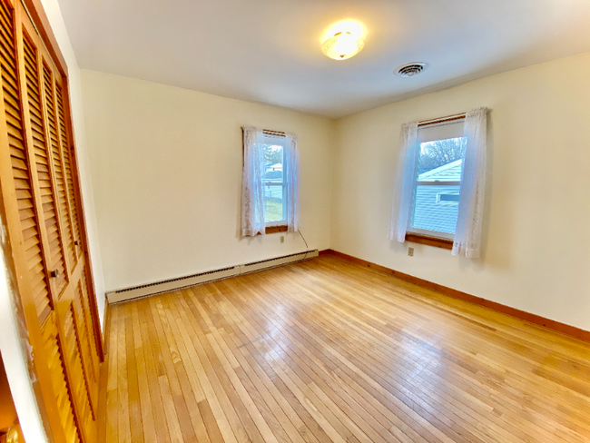 Building Photo - 44 S Glenbrook Ave Rental