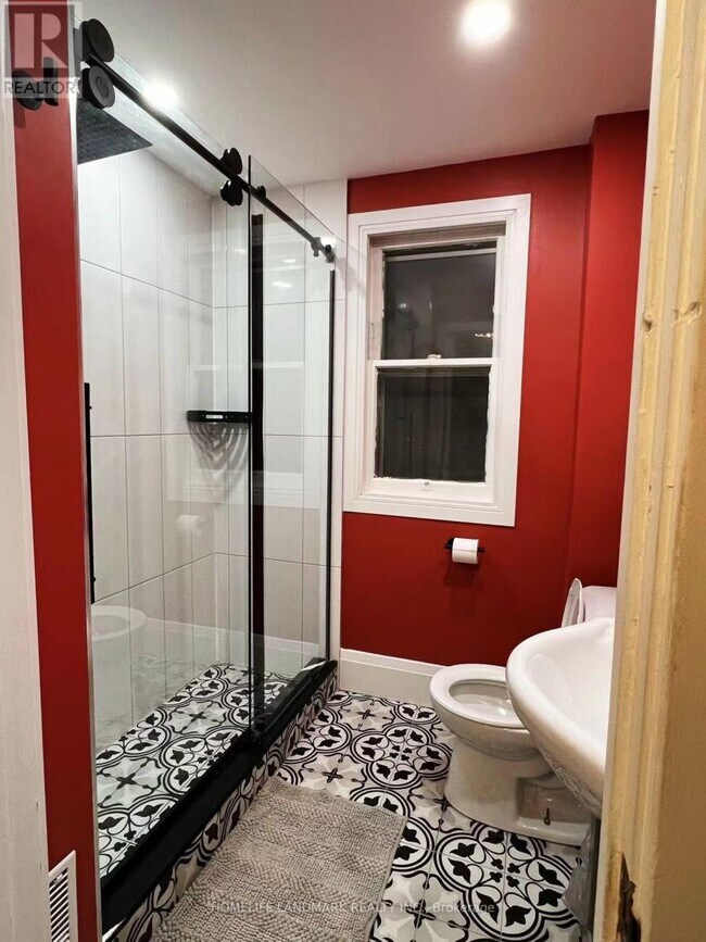 Photo - 5765 Byng Ave