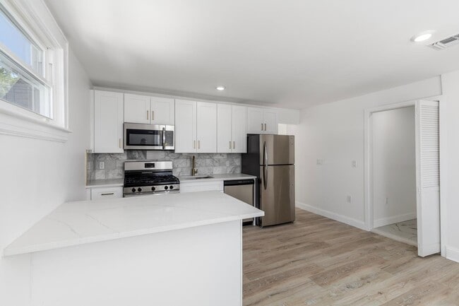 Photo - 11 Delafield Ave Unit Apt2