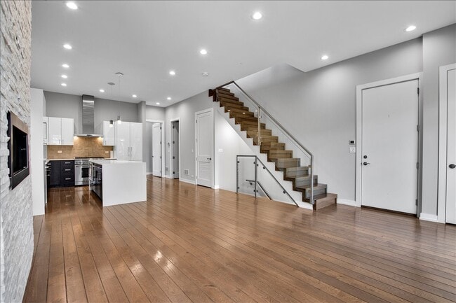 Photo - 1821 W Armitage Ave