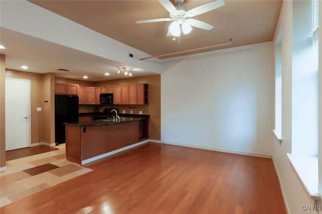 Photo - 208 W Water St