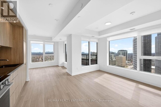 Photo - 60 Central Park Roadway Unité 2404