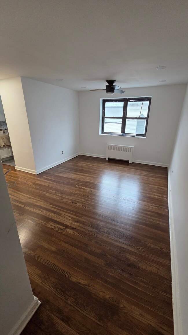 Living room - 165 Vroom St Unit 2J