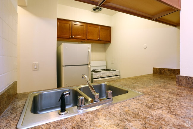 Photo - 540 West Roscoe Street