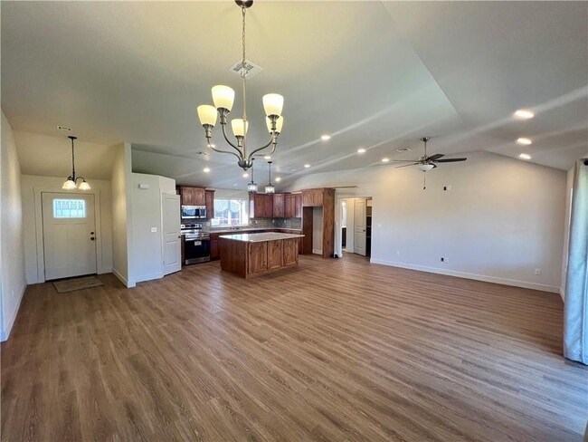 Photo - 662 White Oak St