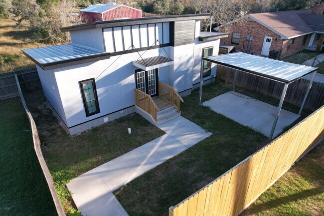 Photo - 2886 Broadway St