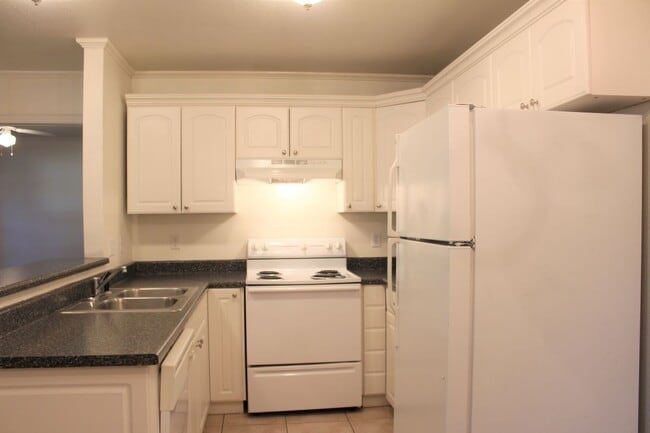 Building Photo - 2575 W Denman St Unit B