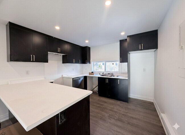 Photo - 184 Ottawa St S Unit Upper Floor