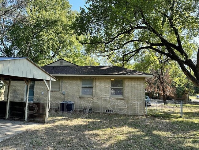 Photo - Fisher St 835