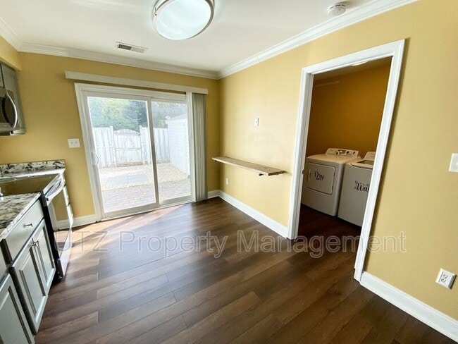 Photo - 538 Wellington Ct Townhome