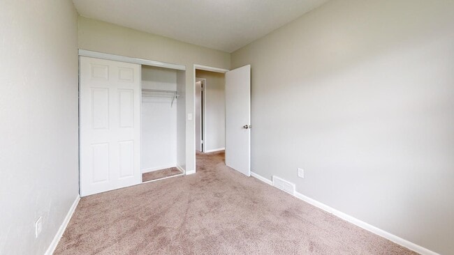 Photo - 3 Bedroom/1 bathroom renovated townhouse. Unit 39