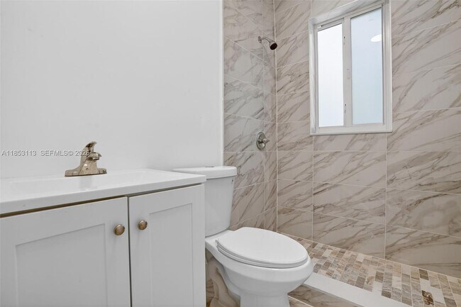 Photo - 1630 SW 10th St Unit 8