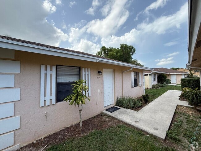Building Photo - 1205 White Pine Dr Rental