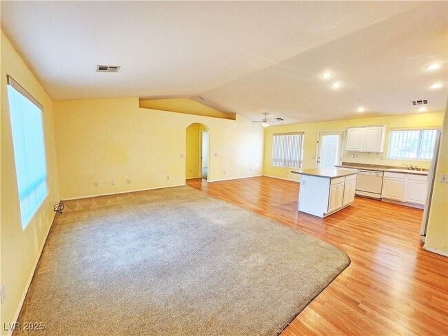 Photo - 960 Lone Pine Rd