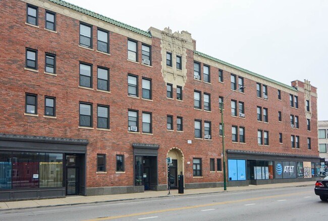 Building Photo - 3335 W Diversey Ave Rental