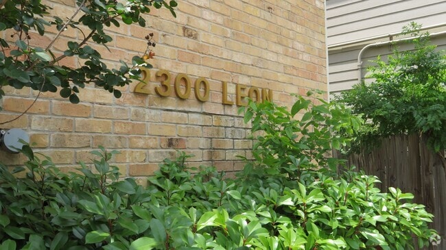 Building Photo - 2300 Leon St Rental