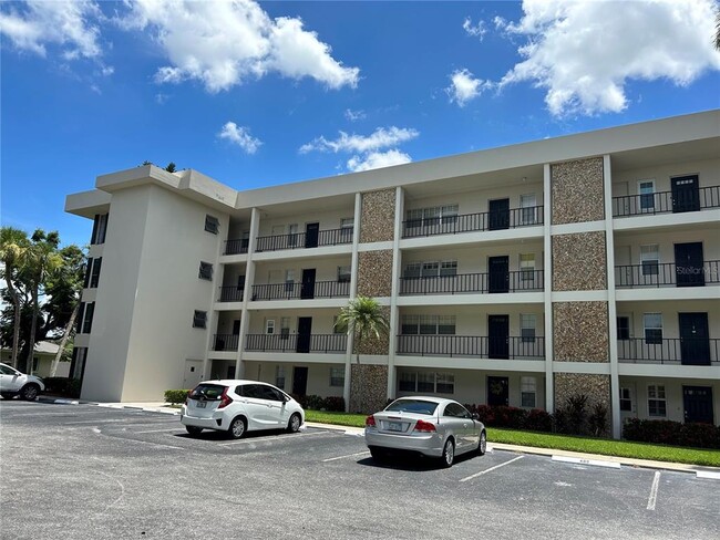 Building Photo - 7461 W Country Club Dr N Unit 208 Rental