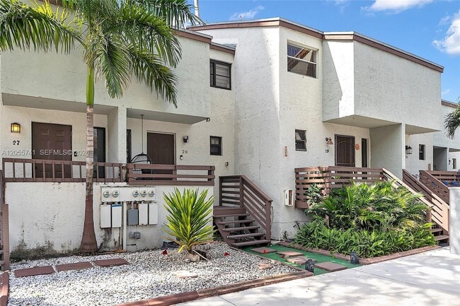 Photo - 1901 NW S River Dr
