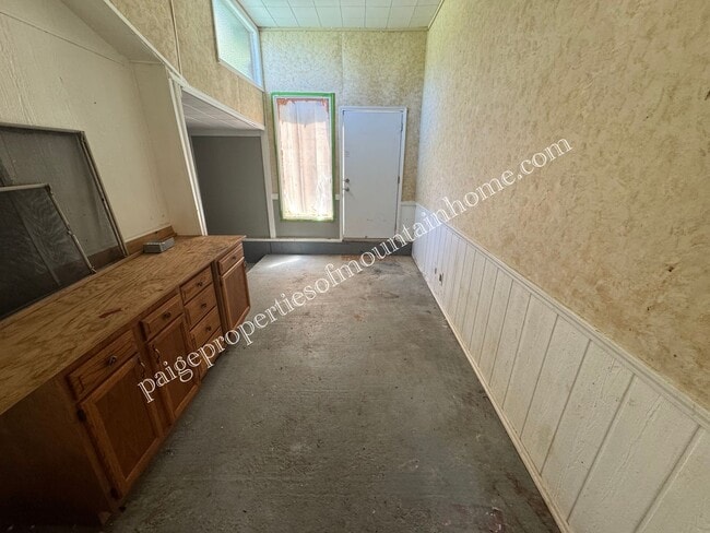 Photo - 4-bedroom, 3-bath Log Home in the Fairview area