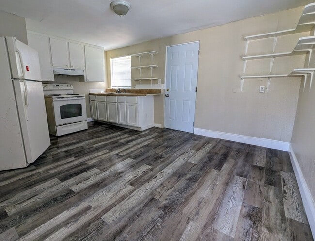 Building Photo - "Charming 3 Bed Duplex for Rent in Jacksonville, FL - Spacious, Convenient, and Ready for You!"