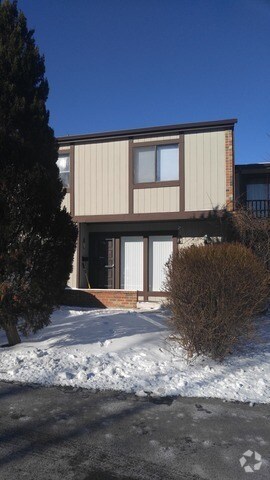 Building Photo - 484 Poplar Dr Rental