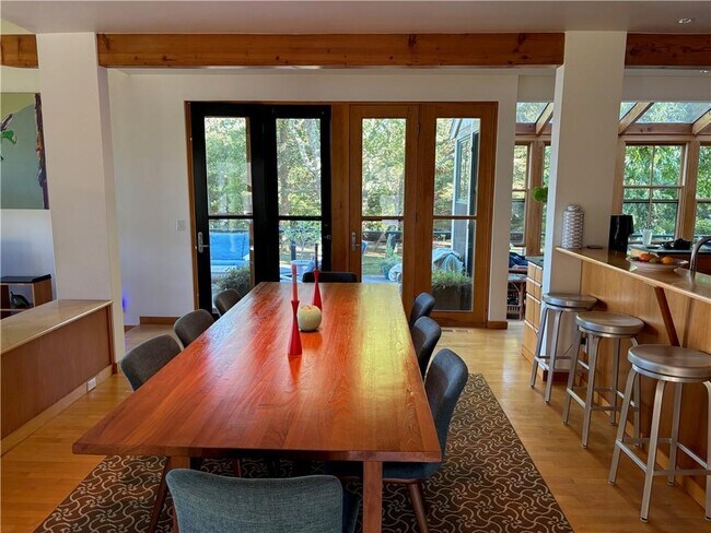 192 Racquet Rd