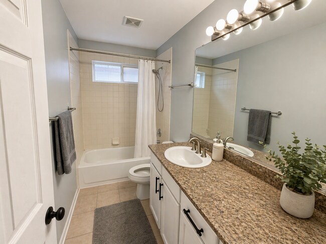 Photo - 635 W Elm St Unit C