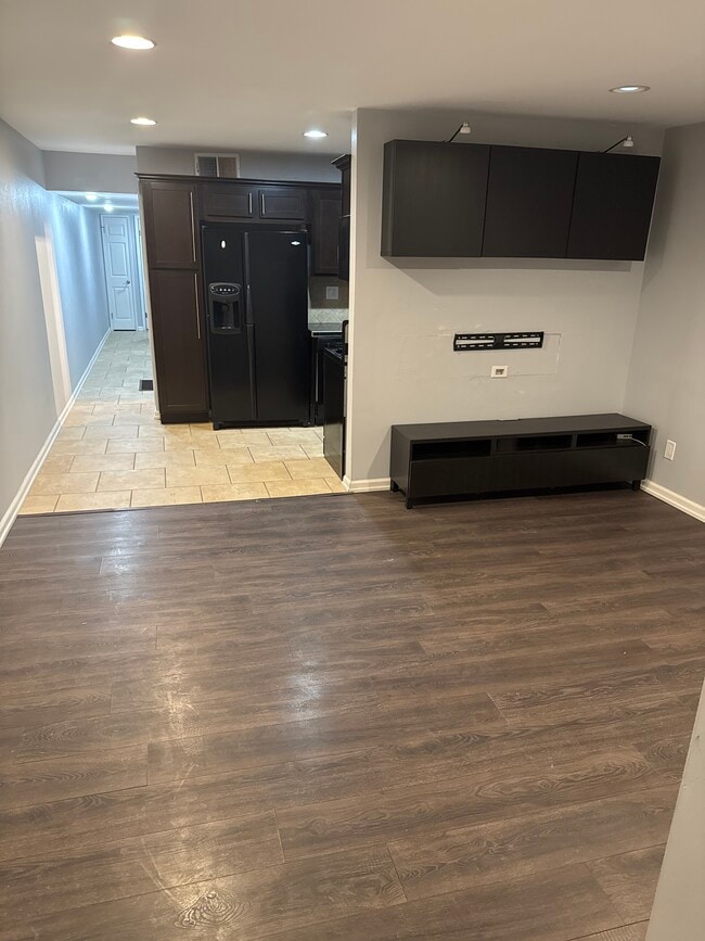 Building Photo - 3318 S Quincy Ave