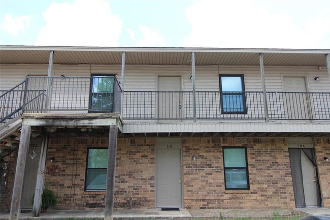 Building Photo - 1901 E Lindsey St Unit 11B