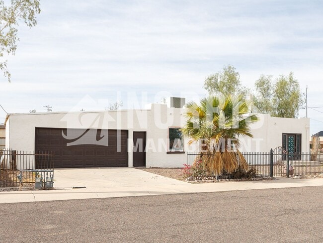 Photo - 225 E Aguilar St