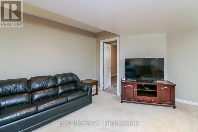 Photo - 30 Cherry Sands Crescent