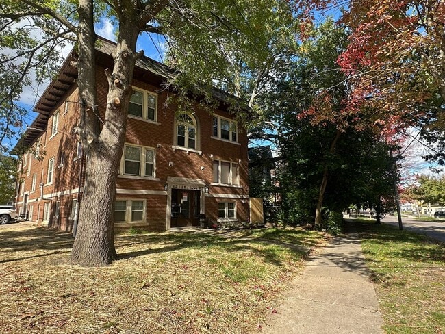 Building Photo - 111 Hollinger Ave Unit 8