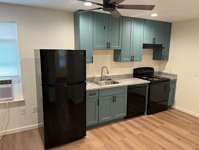 Photo - 535 Plymouth St Unit A