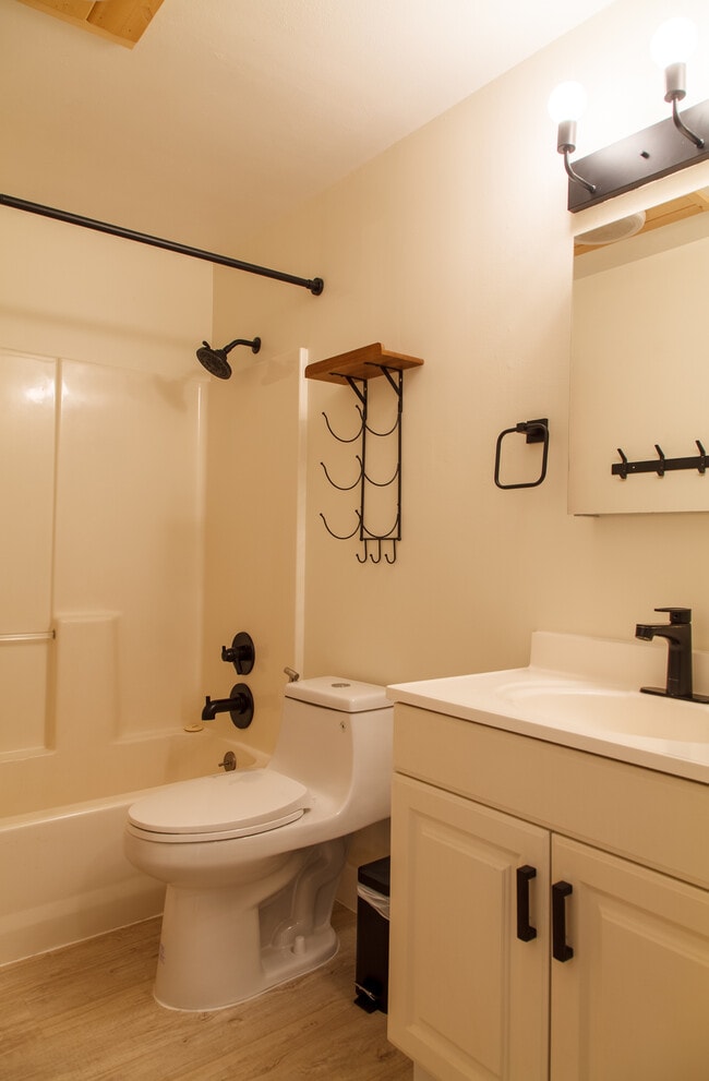 Photo - 306 NE 75th Ave