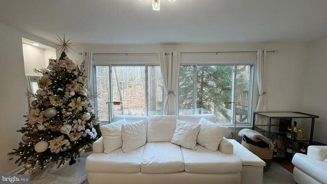 Photo - 16031 Dorset Rd