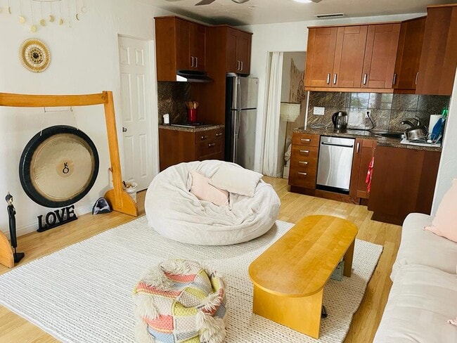 Photo - 5525 Bellevue Ave Unit Coastal La Jolla 1BR with Private Entrance