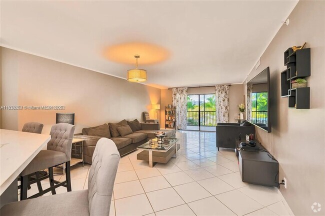 Building Photo - 2205 S Cypress Bend Dr Unit 302 Rental