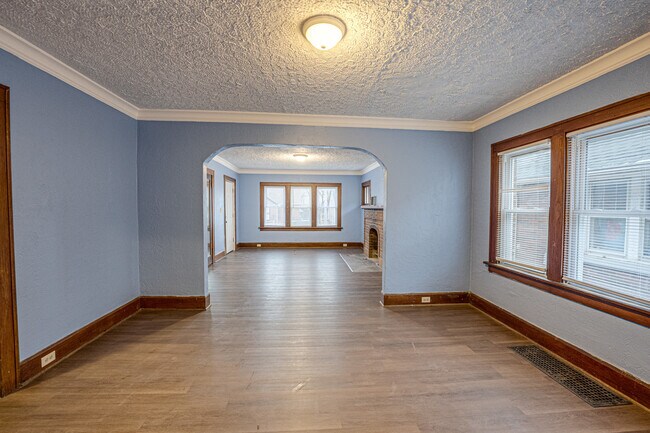2403 Elm St